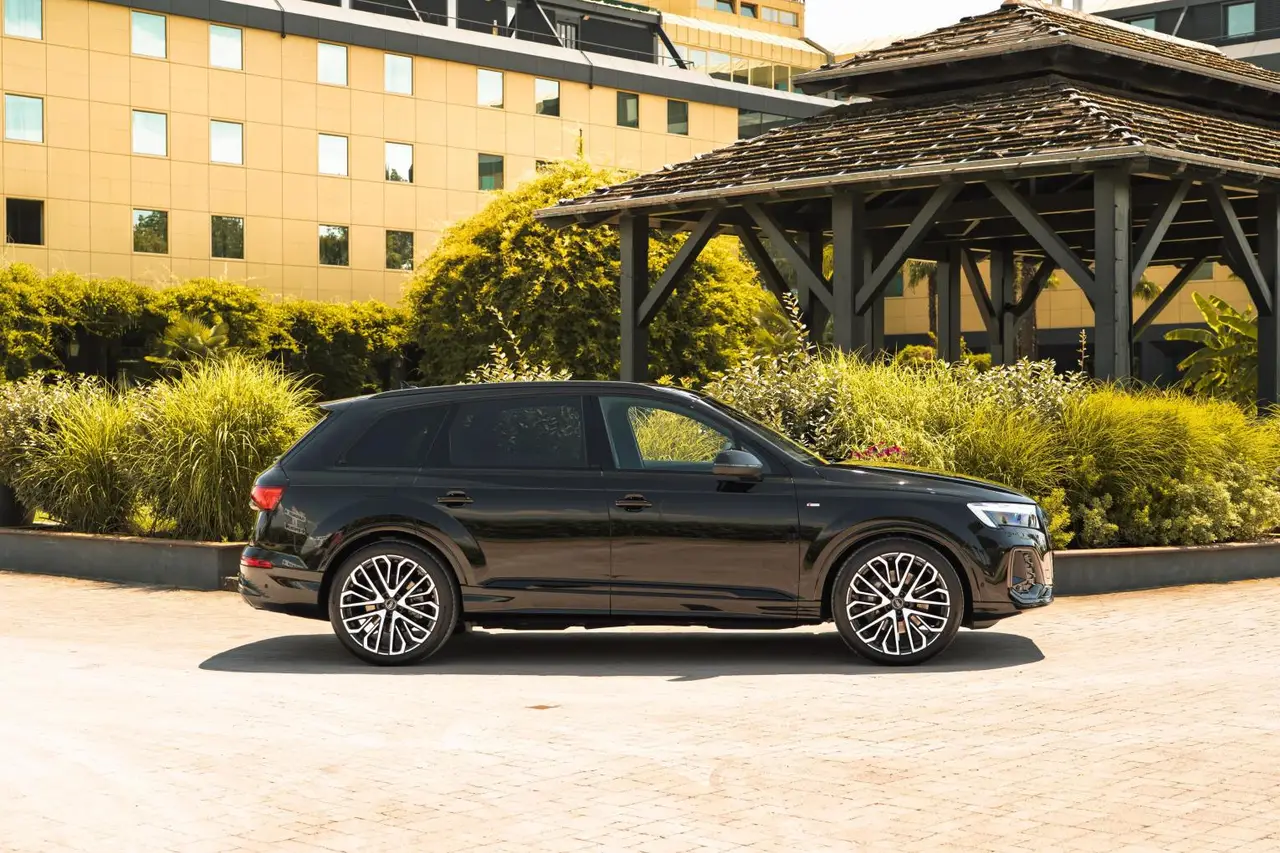 Audi Q7 50 TDI S-Line Edition 2025, front view — Cannes Lux Car Rental, Cannes. Audi Q7 50 TDI S-Line Edition in Cannes Audi Q7 50 TDI S-Line Edition rental in Cannes…