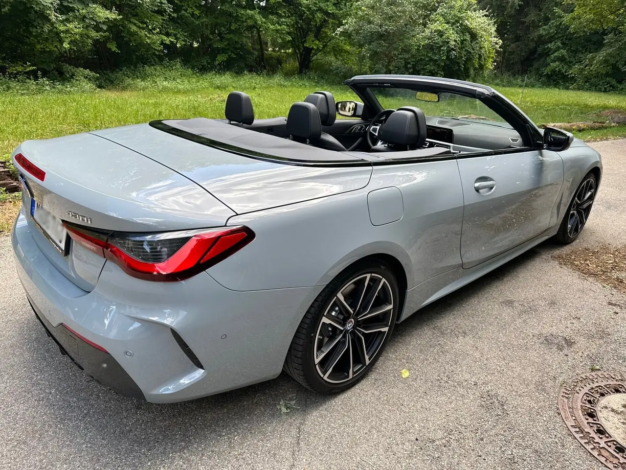 BMW 430i Cabrio 2023, exterior — Cannes Lux Car Rental, Cannes. BMW 430i Cabrio in Cannes BMW 430i Cabrio rental in Cannes offers an open-top 2023…