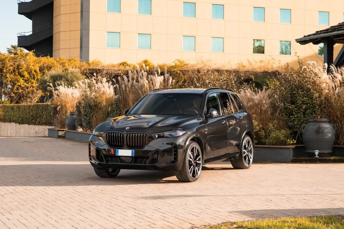 BMW X5 M-pack 30d 2025 — Cannes Lux Car Rental, Cannes. BMW X5 M-pack 30d à Cannes La location d'un BMW X5 M-pack 30d à Cannes donne accès à un…