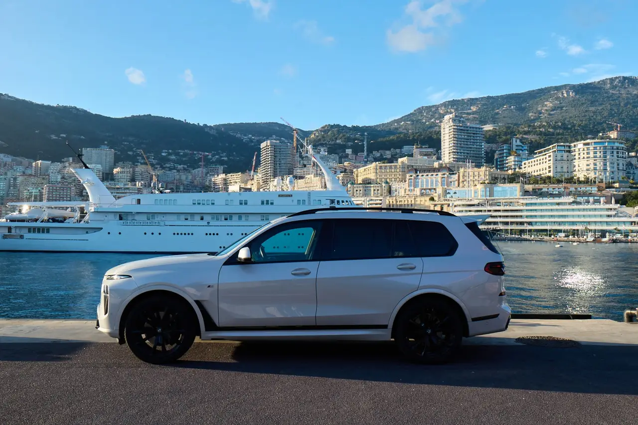 BMW X7 40d M 2024, exterior — Cannes Lux Car Rental, Cannes. BMW X7 40d M in Cannes Renting a BMW X7 40d M in Cannes secures a 2024 SUV configured…