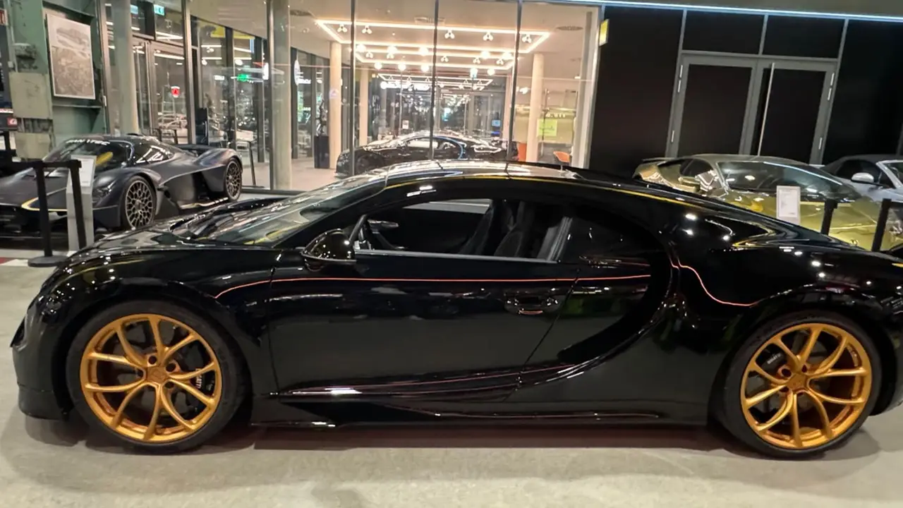 Bugatti Chiron 110 Ani 2019, extérieur — Cannes Lux Car Rental, Cannes. Bugatti Chiron 110 Ani à Cannes La location d'une Bugatti Chiron 110 Ani à Cannes donne…