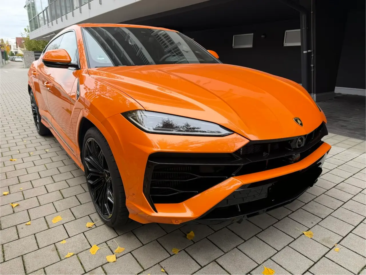 Lamborghini URUS SE 2025, vista trasera — Cannes Lux Car Rental, Cannes. Lamborghini URUS SE en Cannes El alquiler del Lamborghini URUS SE en Cannes pone a su…