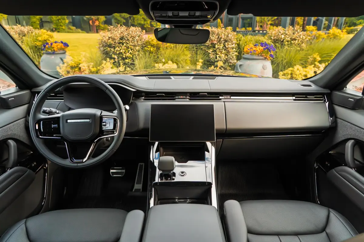 Land Rover Range Rover Sport Dynamic SE 2025, front view — Cannes Lux Car Rental, Cannes. Land Rover Range Rover Sport Dynamic SE in Cannes Land Rover Range Rover Sport Dynamic SE…
