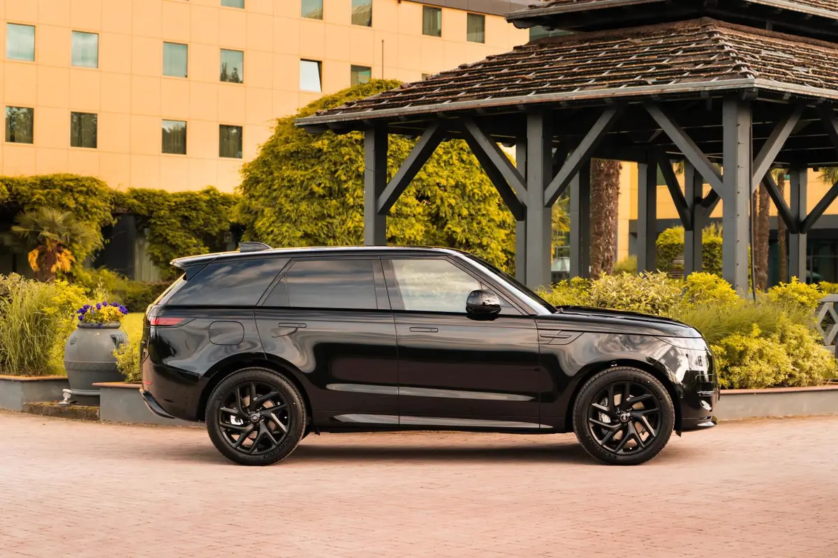 Land Rover Range Rover Sport Dynamic SE 2025, exterior — Cannes Lux Car Rental, Cannes. Land Rover Range Rover Sport Dynamic SE in Cannes Land Rover Range Rover Sport Dynamic SE…