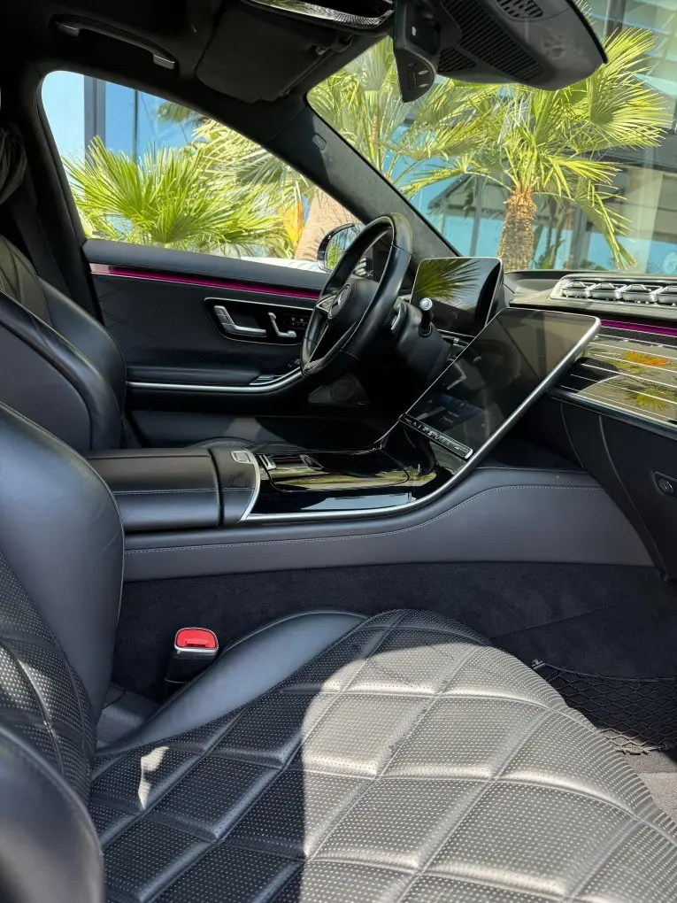 Maybach S580 2023, vista frontal — Cannes Lux Car Rental, Cannes. Maybach S580 en Cannes El servicio de alquiler del Maybach S580 en Cannes pone a su…