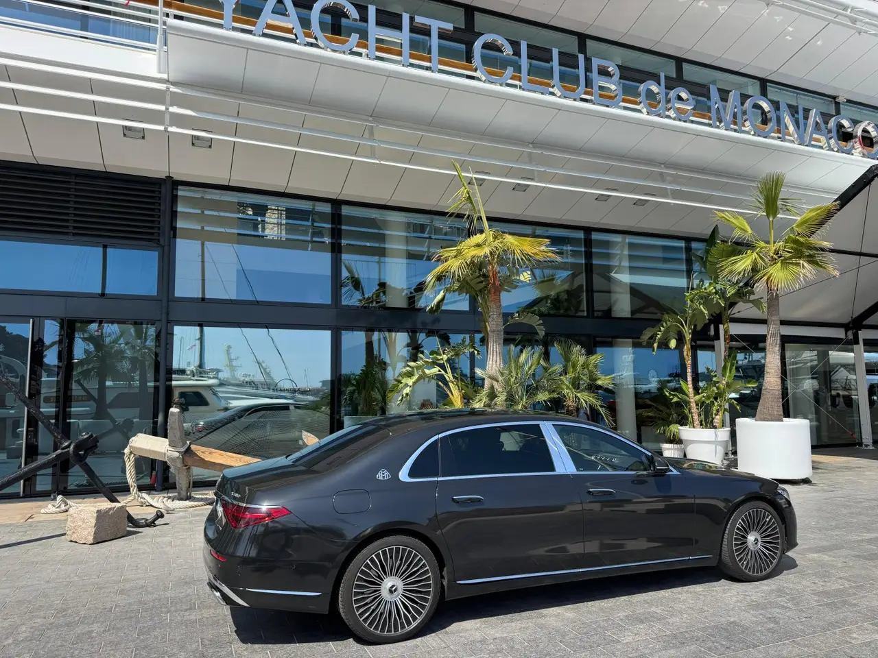 Maybach S580 2023, vista trasera — Cannes Lux Car Rental, Cannes. Maybach S580 en Cannes El servicio de alquiler del Maybach S580 en Cannes pone a su…