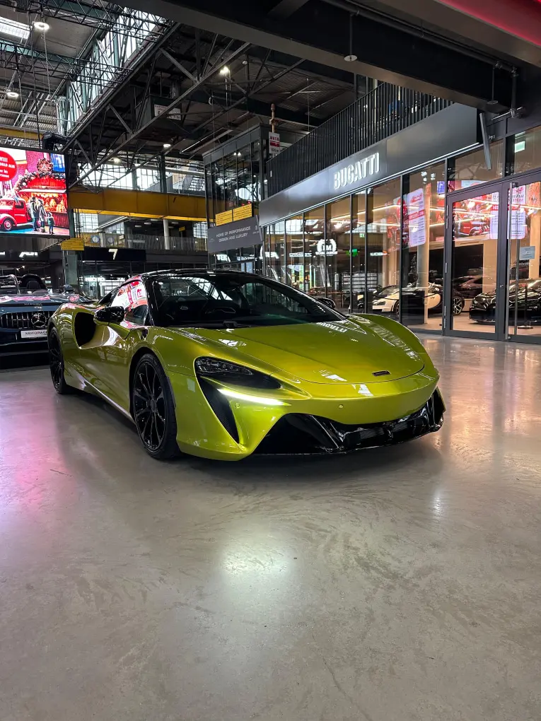 McLaren Artura Spider 2024, front view — Cannes Lux Car Rental, Cannes. McLaren Artura Spider in Cannes McLaren Artura Spider rental in Cannes gives drivers…