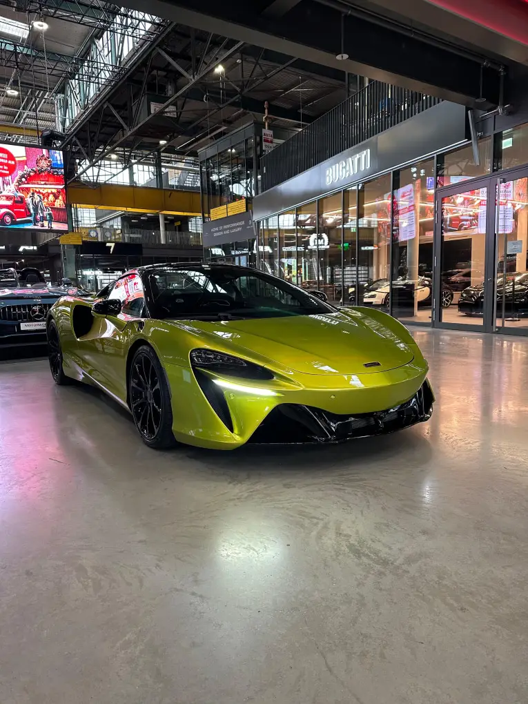 McLaren Artura Spider 2024, front view — Cannes Lux Car Rental, Cannes. McLaren Artura Spider in Cannes McLaren Artura Spider rental in Cannes gives drivers…