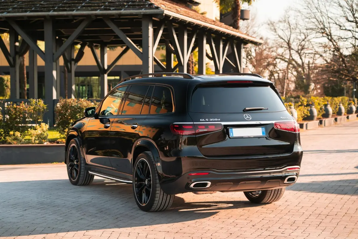 Mercedes Benz GLS-klasse 350 D Exclusive 7 Posti 2025, exterior — Cannes Lux Car Rental, Cannes. Mercedes Benz GLS-klasse 350 D Exclusive 7 Posti in Cannes Mercedes Benz GLS-klasse 350 D…