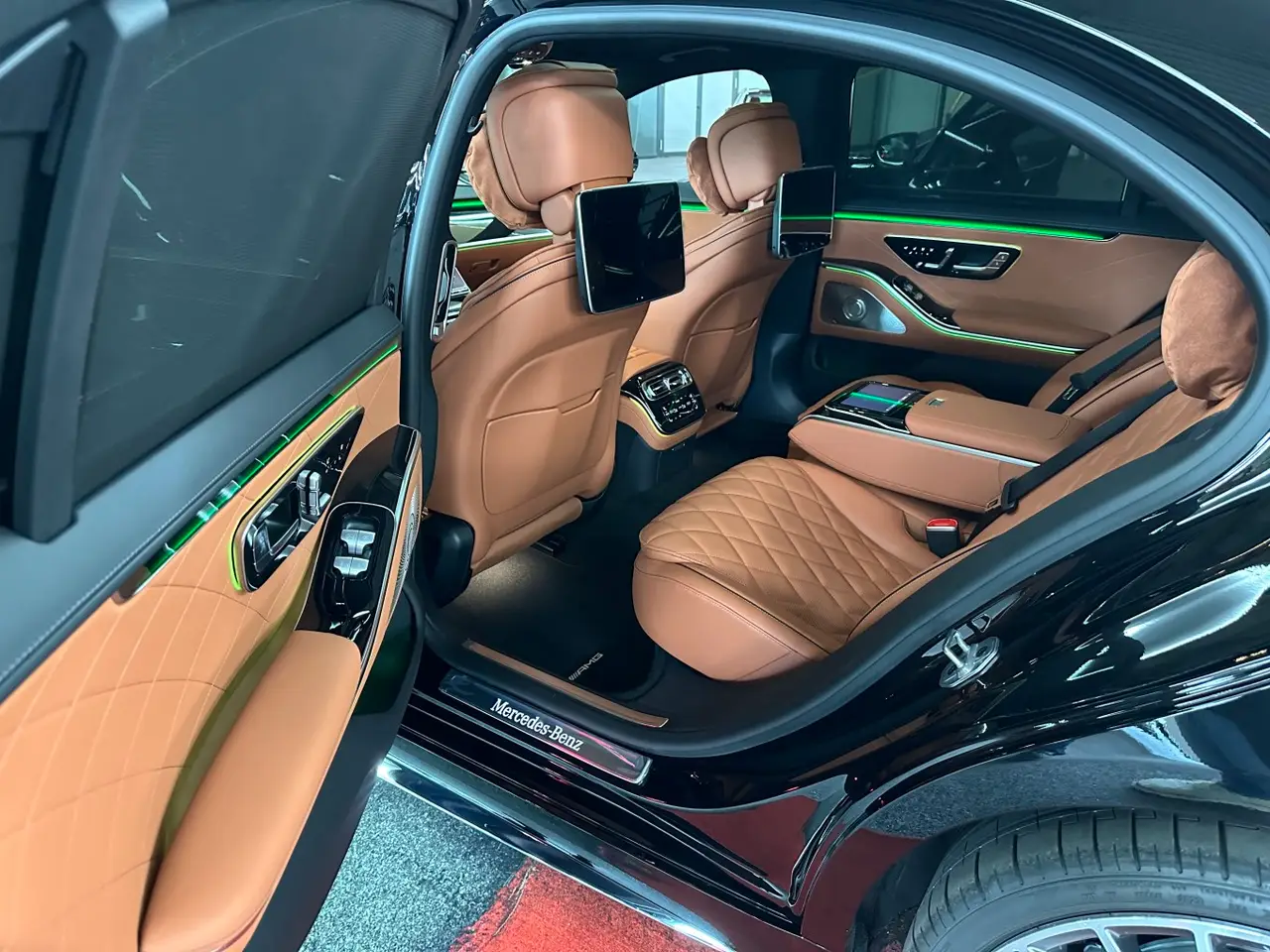 Mercedes Benz S-klasse S400 Long 4-Matic 2023, rear view — Cannes Lux Car Rental, Cannes. Mercedes Benz S-klasse S400 Long 4-Matic in Cannes Mercedes Benz S-klasse S400 Long…