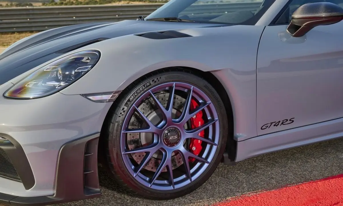 Porsche GT4 RS 2024, front view — Cannes Lux Car Rental, Cannes. Porsche GT4 RS in Cannes Porsche GT4 RS rental in Cannes offers a 2024 sport model…