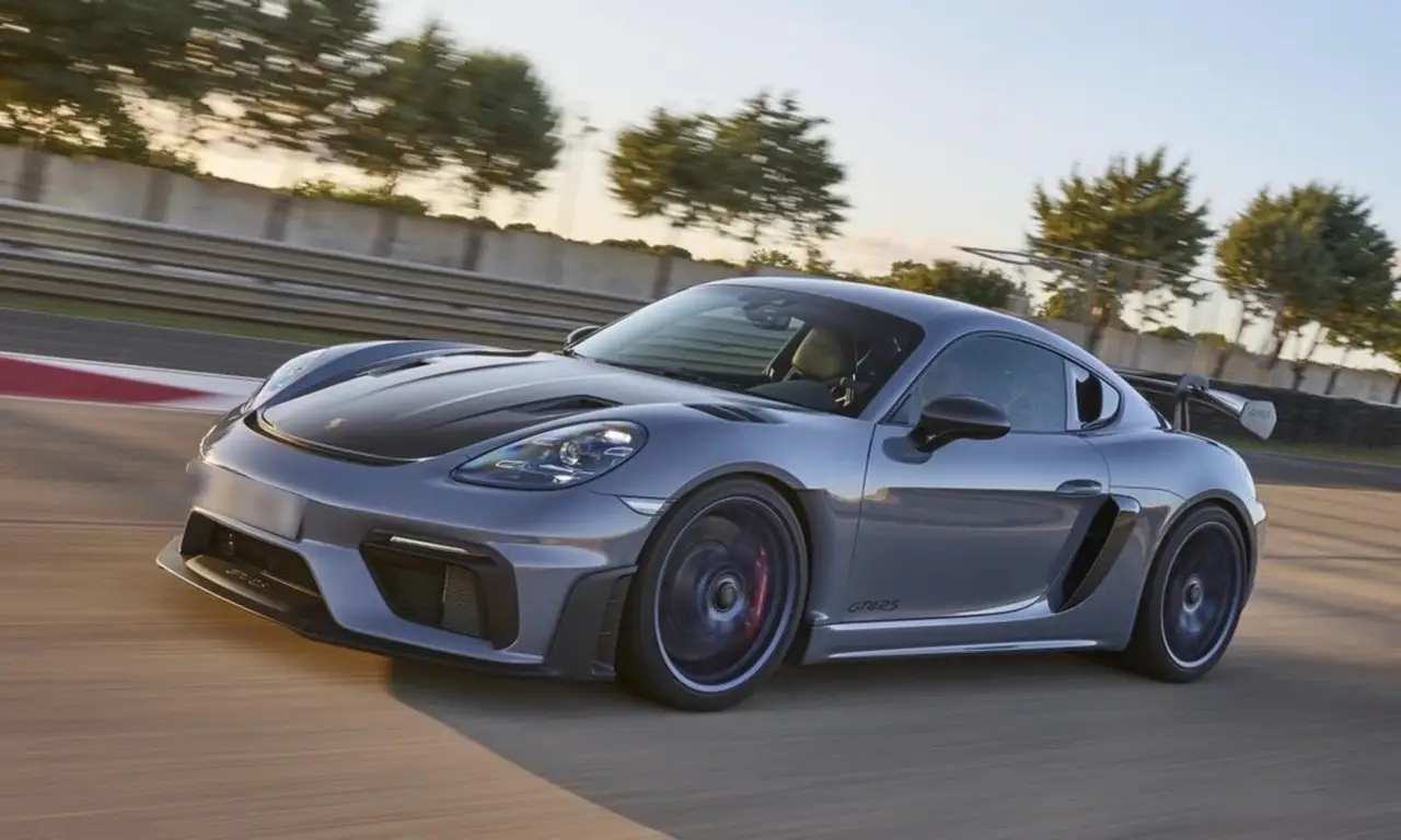Porsche GT4 RS 2024, rear view — Cannes Lux Car Rental, Cannes. Porsche GT4 RS in Cannes Porsche GT4 RS rental in Cannes offers a 2024 sport model…