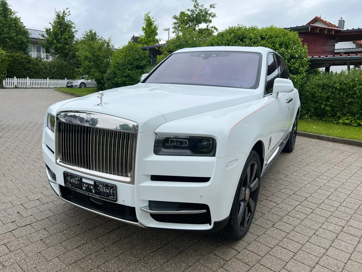 Rolls-Royce Cullinan 2022, dashboard — Cannes Lux Car Rental, Cannes. Rolls-Royce Cullinan in Cannes Rolls-Royce Cullinan hire in Cannes offers a 2022 luxury…