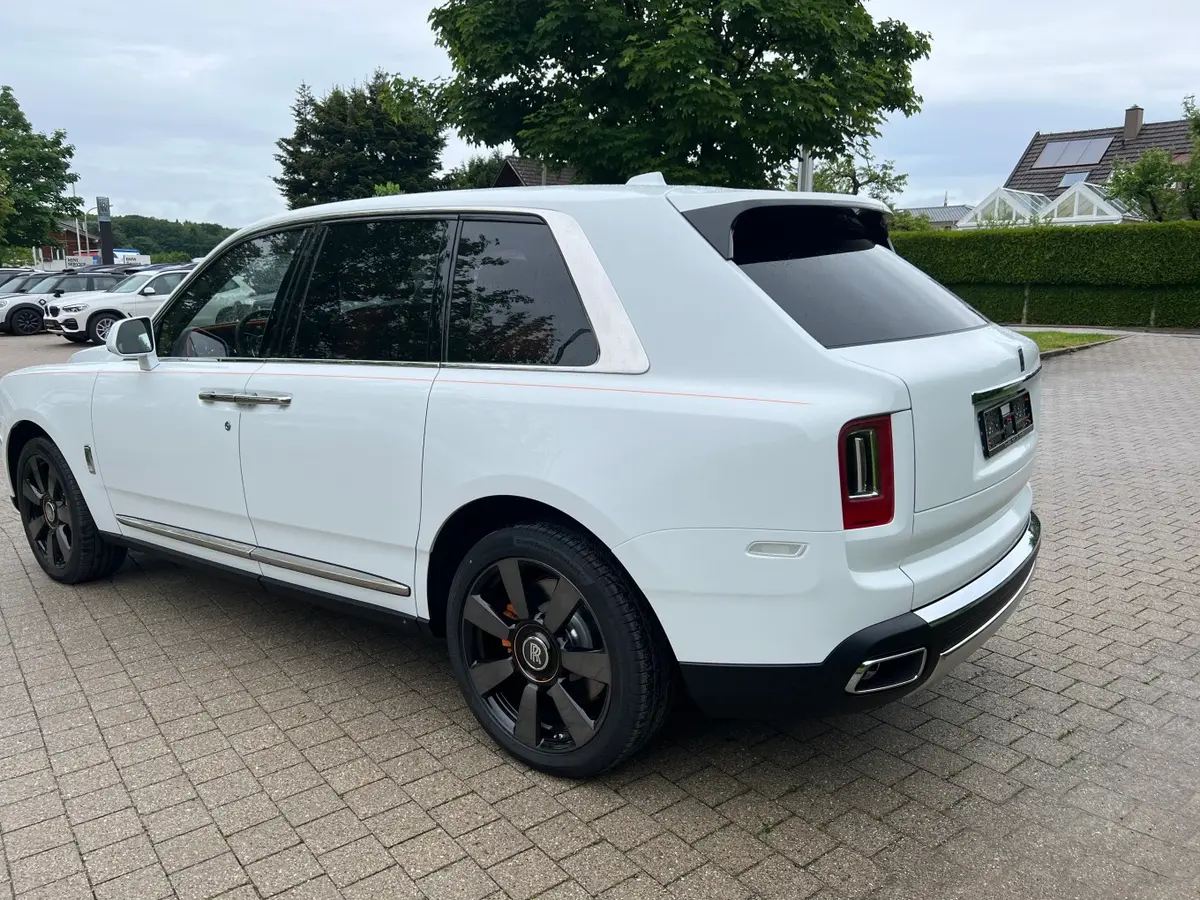 Rolls-Royce Cullinan 2022, side profile — Cannes Lux Car Rental, Cannes. Rolls-Royce Cullinan in Cannes Rolls-Royce Cullinan hire in Cannes offers a 2022 luxury…