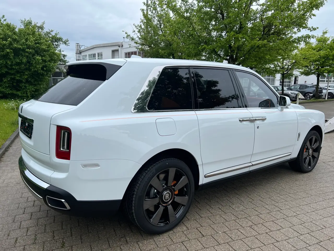 Rolls-Royce Cullinan 2022, exterior — Cannes Lux Car Rental, Cannes. Rolls-Royce Cullinan in Cannes Rolls-Royce Cullinan hire in Cannes offers a 2022 luxury…
